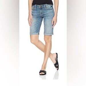 Signature by Levi Strauss & Co. Gold Label women’s Modern skinny short